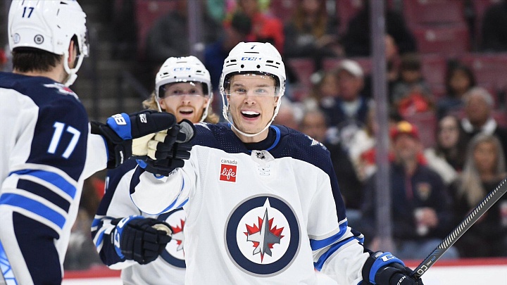 Передача Наместникова помогла "Виннипегу" одержать третью победу подряд