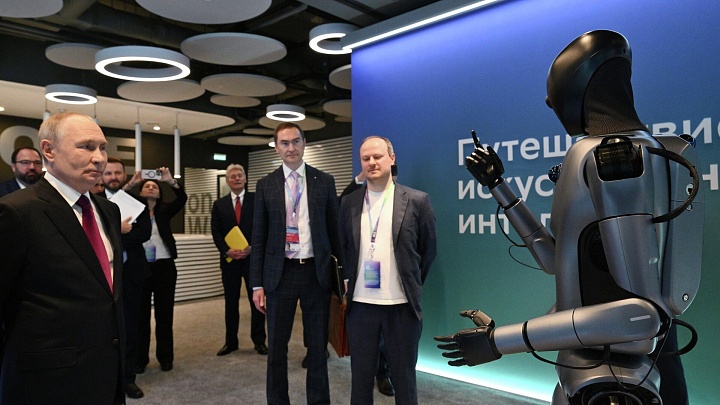 Путин оценил робота "Сбера"