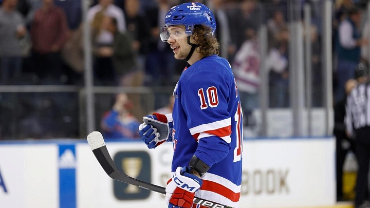 Панарин оформил дубль в своем 800-м матче в НХЛ