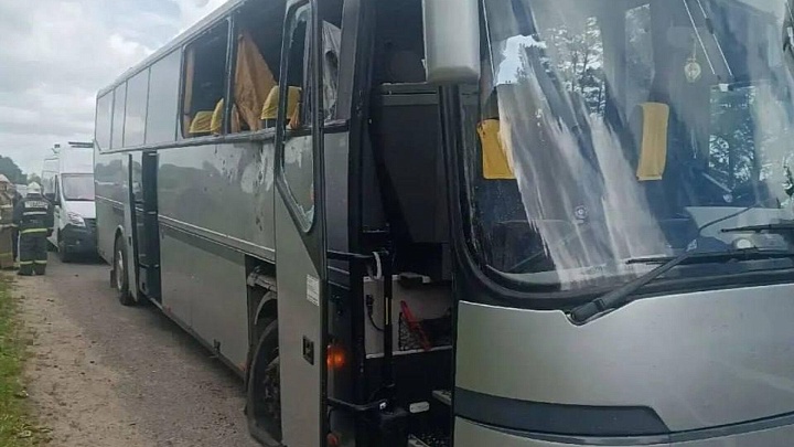 Перевозчики детей выбрали опасный маршрут для автобуса, атакованного ВСУ