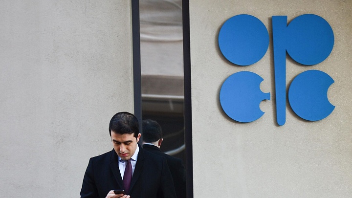 Эксперты предрекли гонку предложения нефти после выхода ОАЭ из ОПЕК+