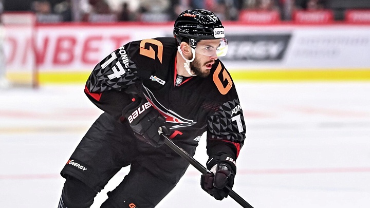 Гол и две передачи Окулова помогли "Авангарду" обыграть "Амур"